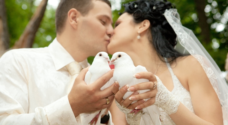 couple-with-doves